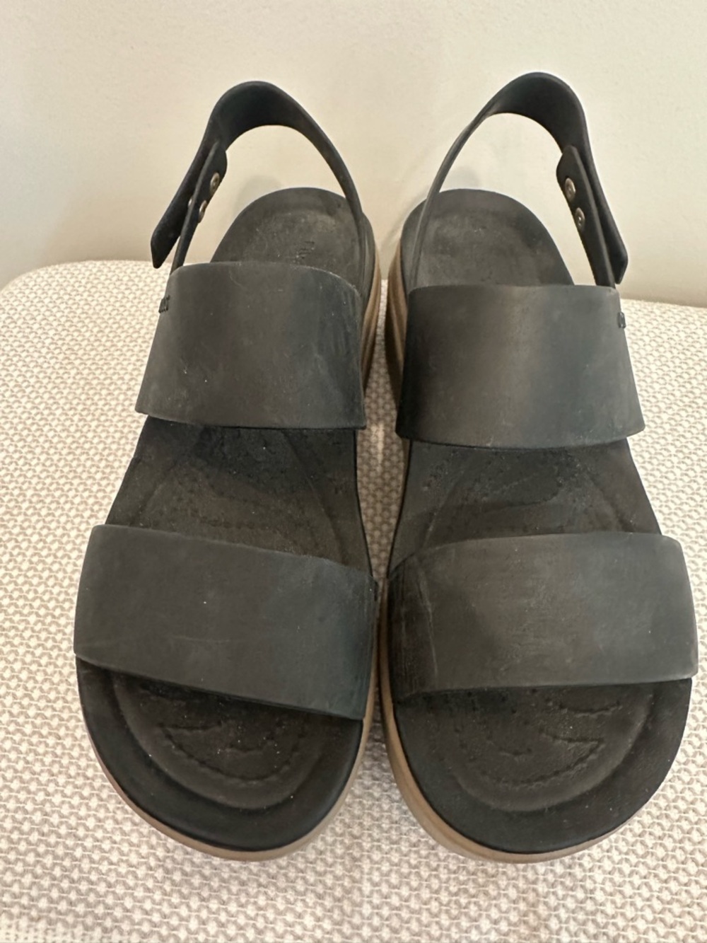 Crocs Brooklyn Wedge Sandals Women’s 7 Black Tan Slingback Platform Adjustable - Picture 2 of 3